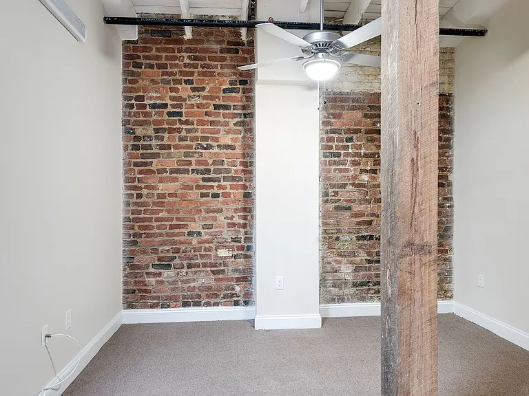 1710 E Franklin St — Photo 66