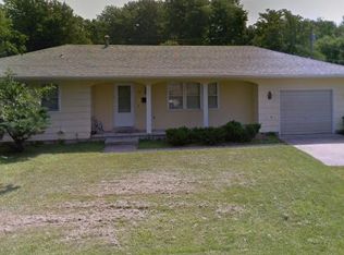 724 S Pool St, Centralia, MO 65240