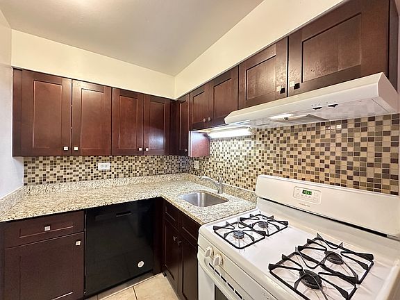 3rd image of 3710 N Pine Grove Ave #813