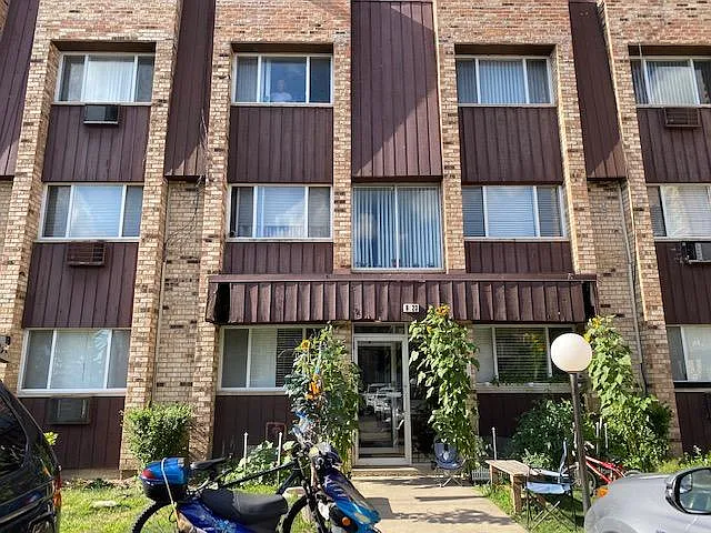 2 bed, 1000 sqft, $1,760 — Photo 1
