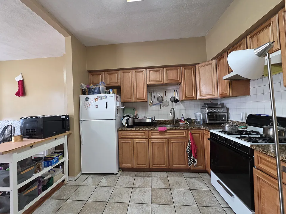 9 Shepherd Ave #2