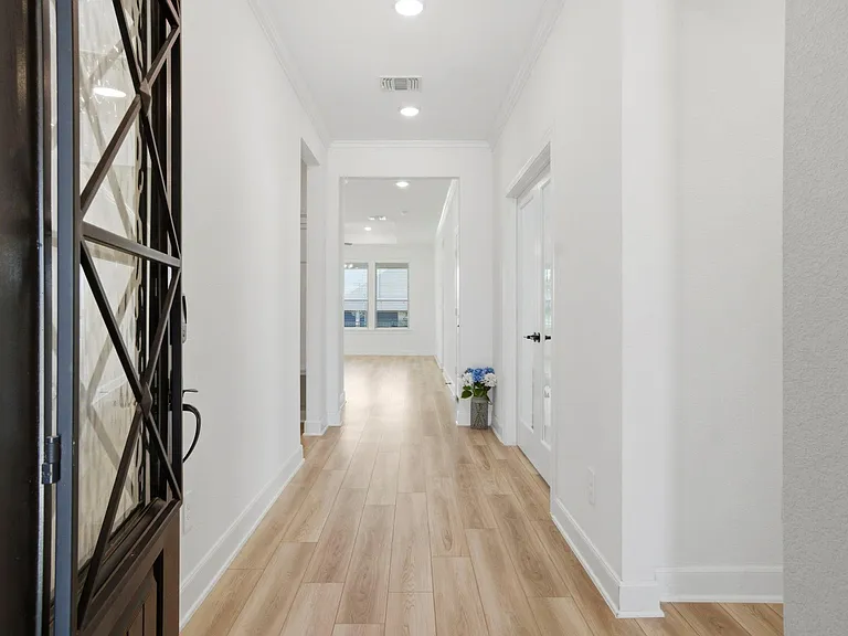 9727 Rockwell Dr — Photo 9