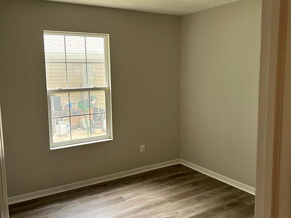 4th image of 1906 Kenway Pl