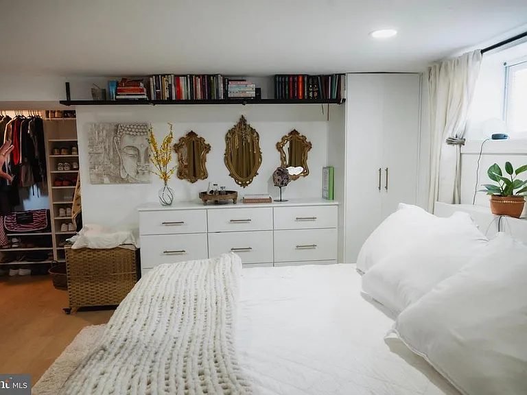 70 Sartori Ave — Photo 24