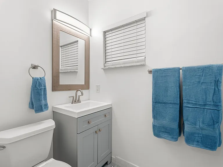 114 S Lake Dr — Photo 29