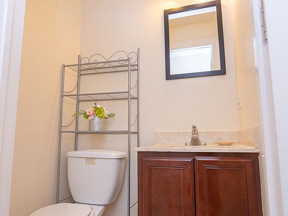 5th image of 4818 N Avers Ave APT Gw
