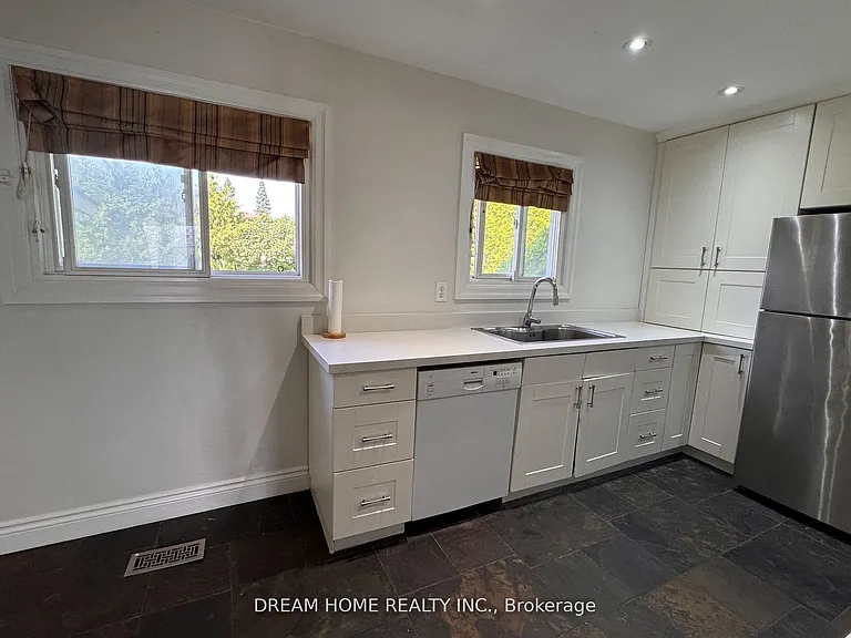 2425 Carlanne Pl #MAIN — Photo 12