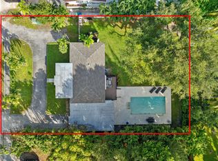 370 NE 159th St, Miami, FL 33162