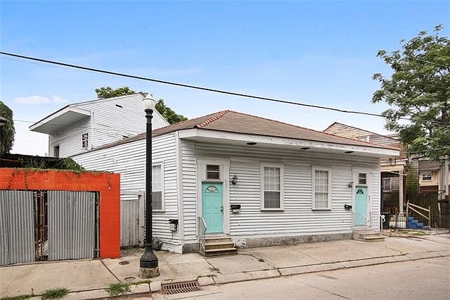 1st image of 823 Felicity St