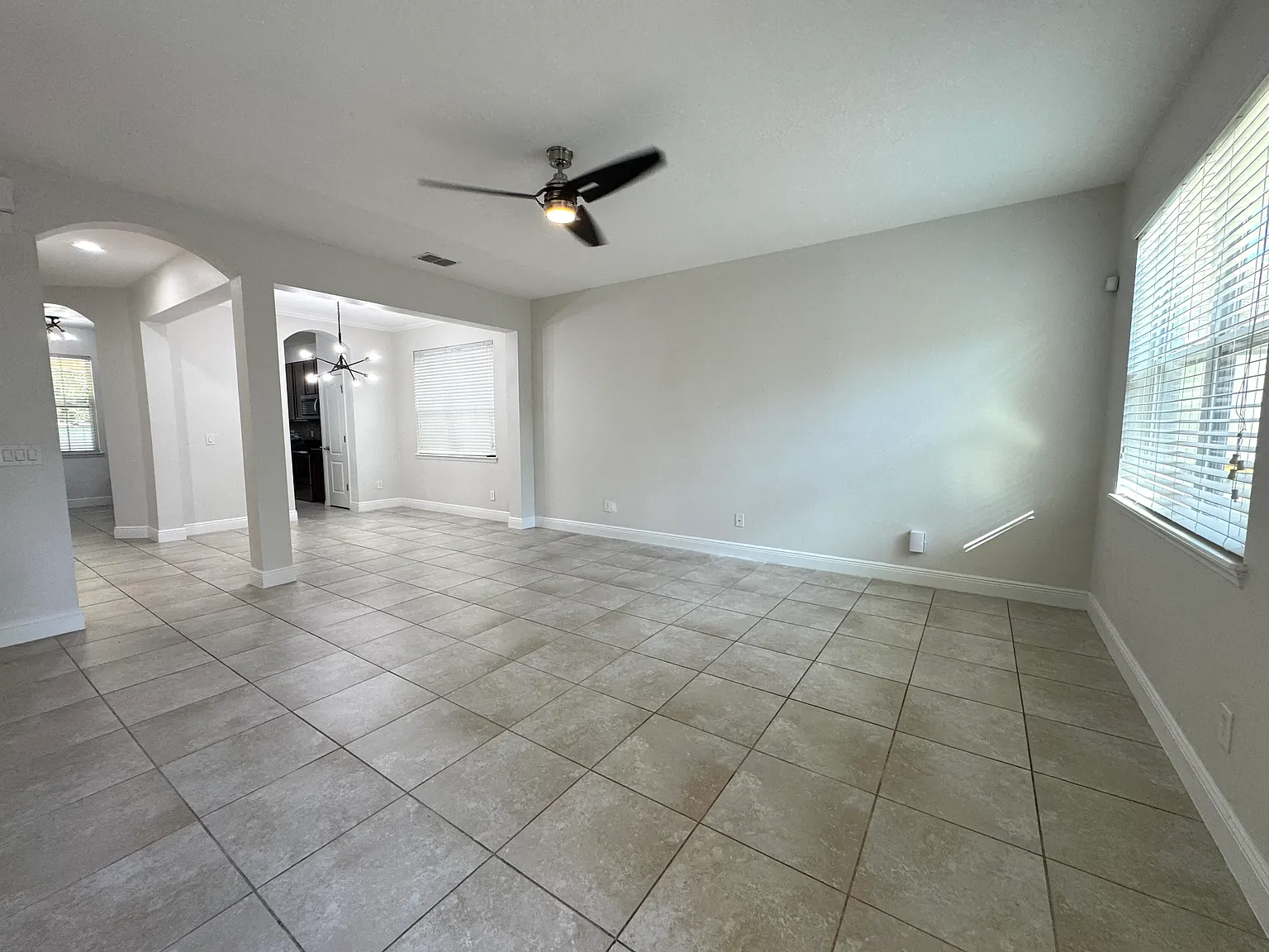 4 bed, 2.5 bath, 1970 sqft, $3,000 — Photo 4