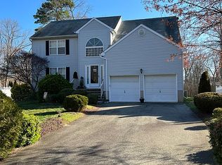 14 Veronica Ct, Old Bridge, NJ 08857