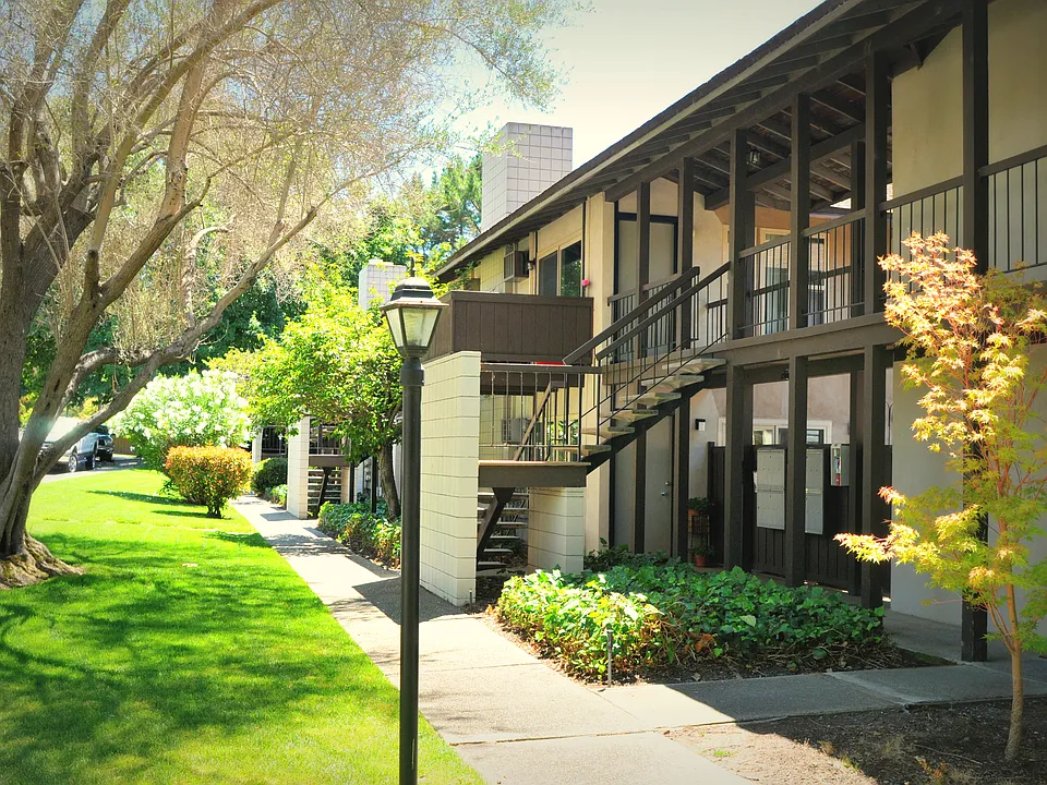 Camelback South Apartments