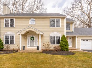 137 Duncaster Rd, Bloomfield, CT 06002