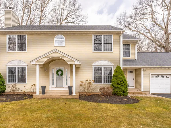 137 Duncaster Road, Bloomfield, CT 06002