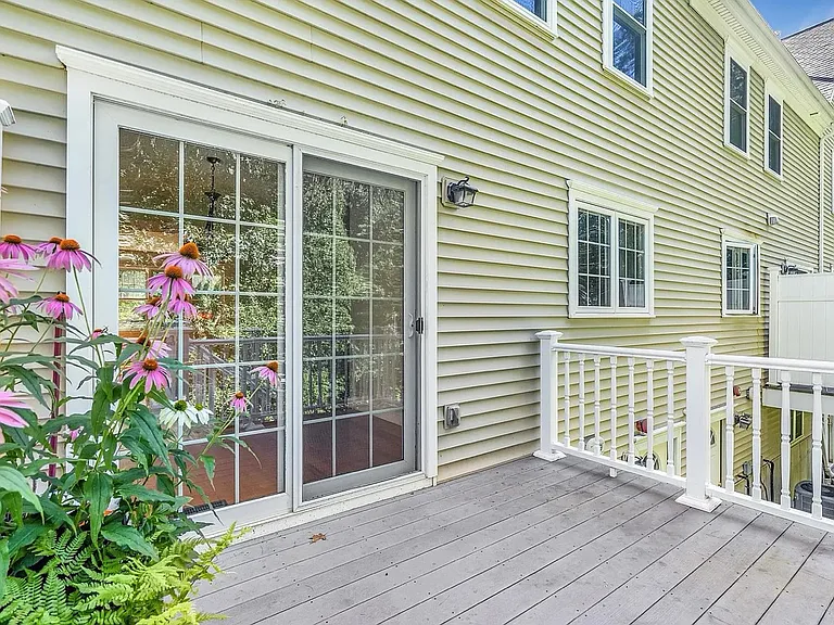 1281 Elm St — Photo 14