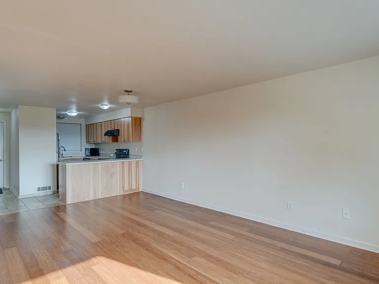 485 SW Bayshore Dr #D102 — Photo 4
