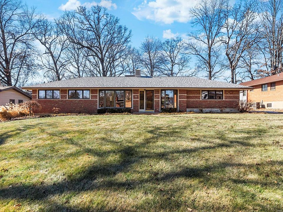 1st image of 9417 Oakwood Manor Ln