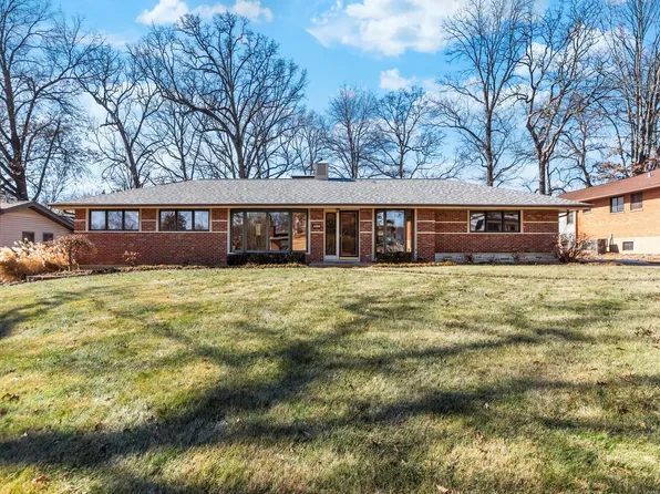 9417 Oakwood Manor Ln, Saint Louis, MO 63126