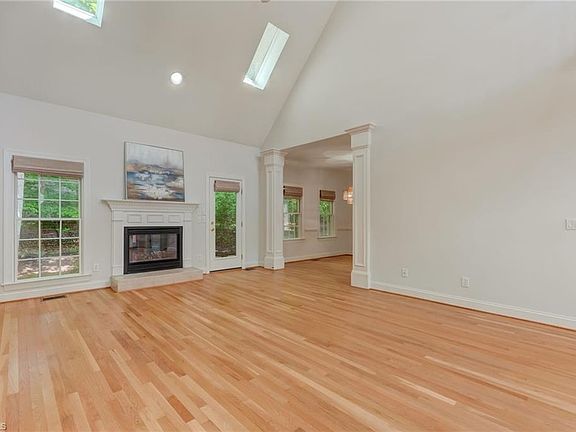 4th image of 10 Dunlin Sq