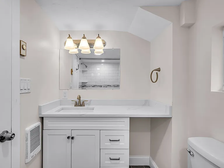 465 E 8th St #1 — Photo 3