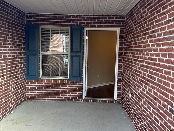 3rd image of 5220 Avery Woods Ln