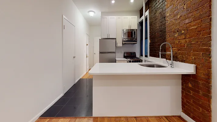 Rented by Bond New York | media 21