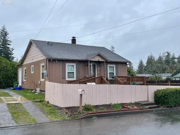 3470 Chester St, North Bend, OR 97459