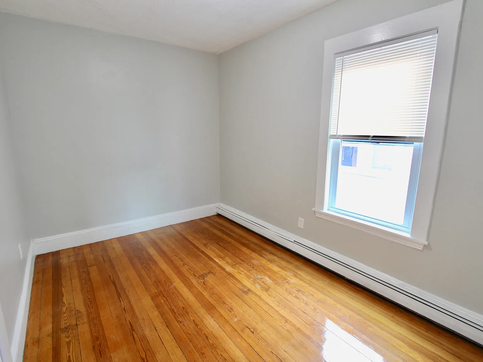 4 bed, 1273 sqft, $3,500 — Photo 3