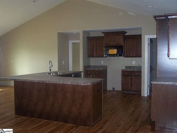 4th image of 216 Laramie Peak Ln
