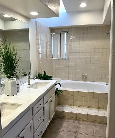 Master on suite restroom