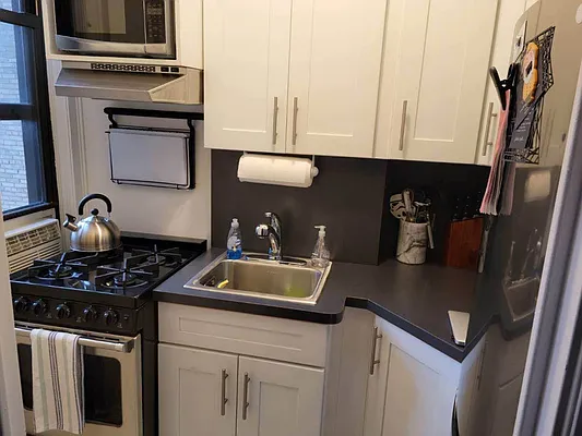 Rented by Arwell Realty | media 7