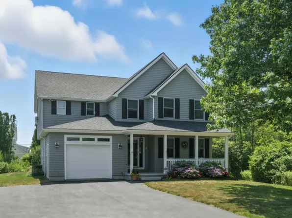 8 Bayberry Avenue, Kennebunk, ME 04043