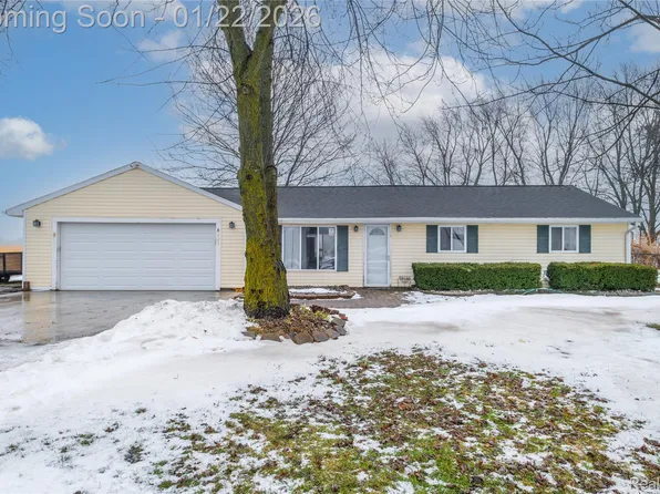 8221 Van Vleet Rd, Gaines, MI 48436