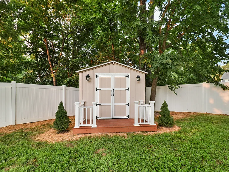 1633 Cedar Springs Cir — Photo 23