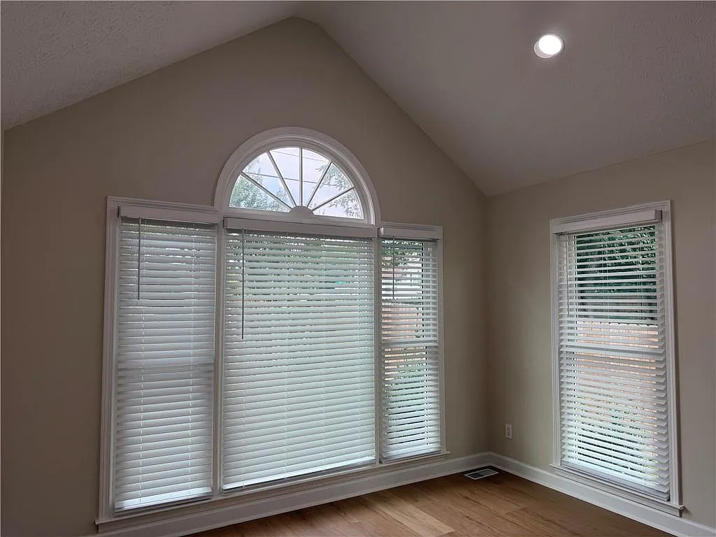 3 bed, 2.5 bath, 2559 sqft, $3,000 — Photo 2