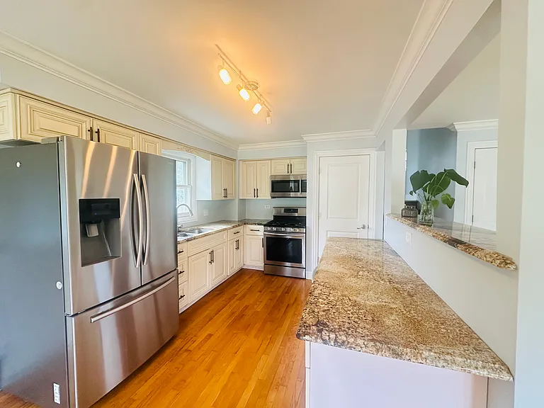 1306 Campbell Ave — Photo 4