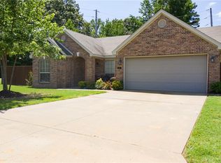 1803 Forest Oaks Dr, Van Buren, AR 72956