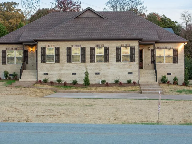 374 Big Station Camp Blvd #B — Photo 1