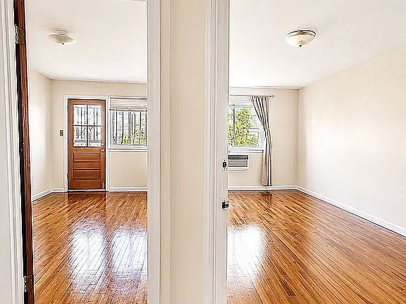 4th image of 31-17 30th St #2