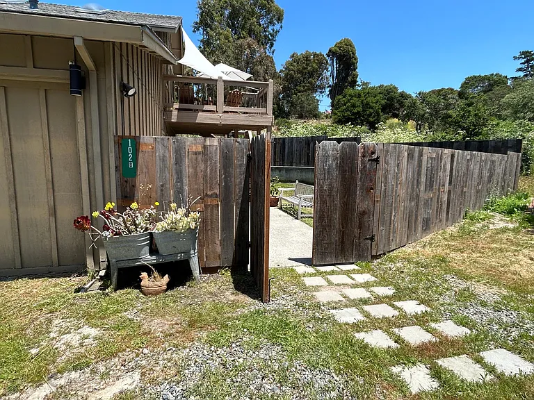102 Laguna Pl — Photo 26