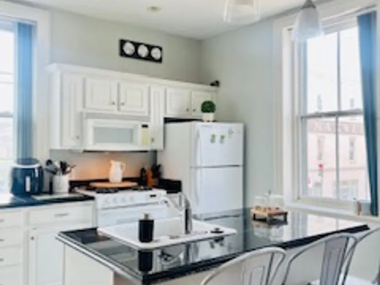 227 W Broughton St #3 — Photo 11