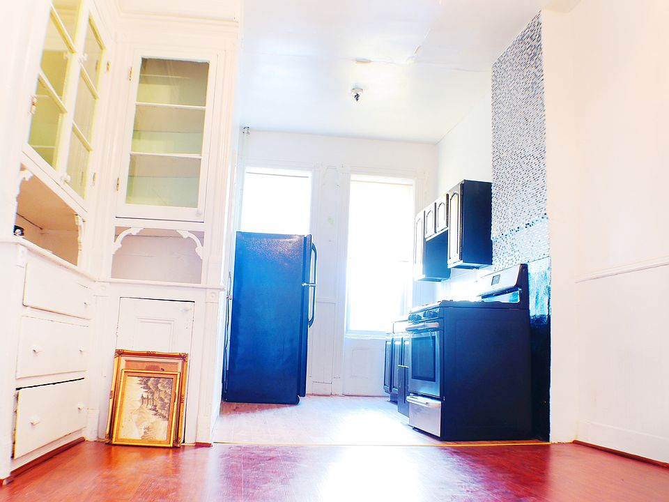 1st image of 857 Halsey St #1