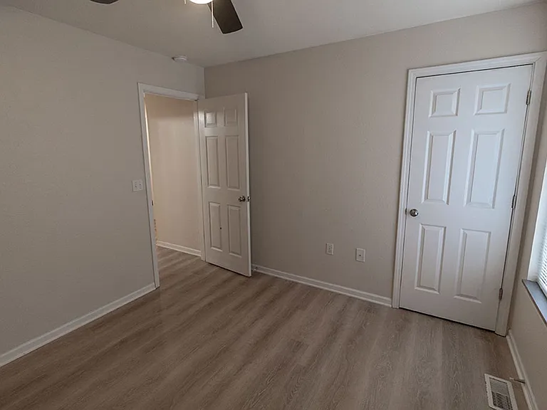 1323-1325 Godas Dr — Photo 29