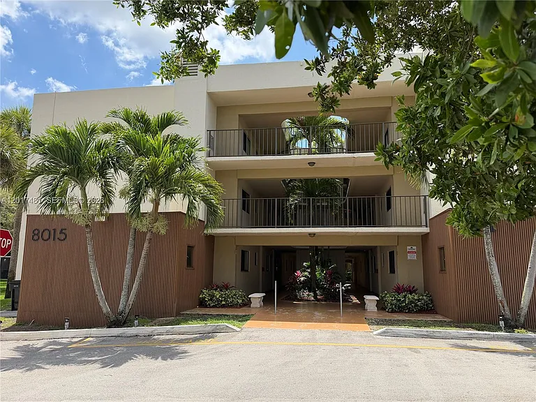 8015 SW 107th Ave #203 — Photo 21