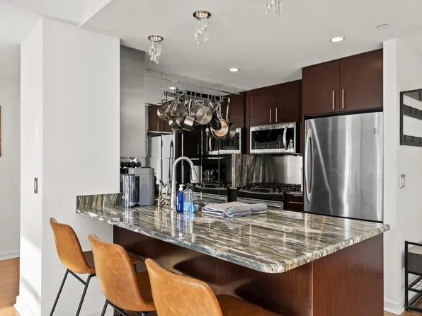 350 West 53rd Street image 3 of 33