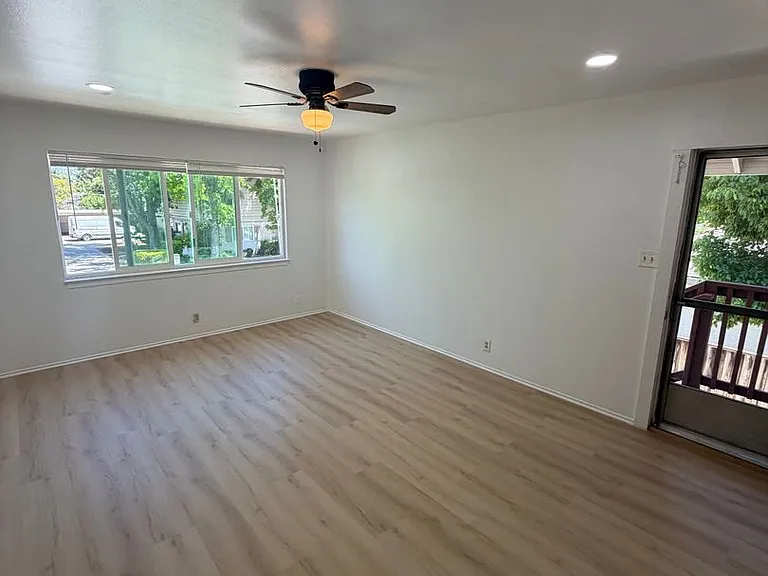831 Opal Dr — Photo 3