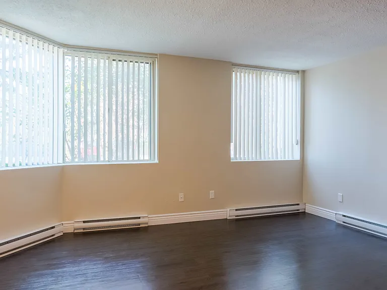 631 Macdonald Ave — Photo 11