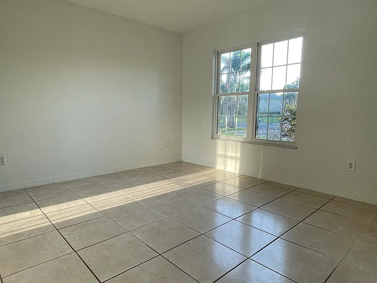 1495 Malibu Cir NE #102 — Photo 14