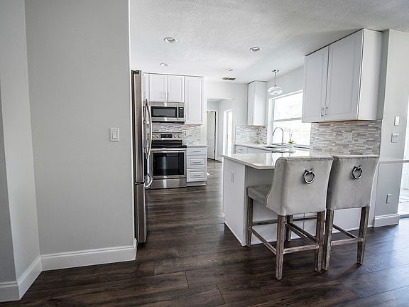 4th image of 2825 Paddock Dr