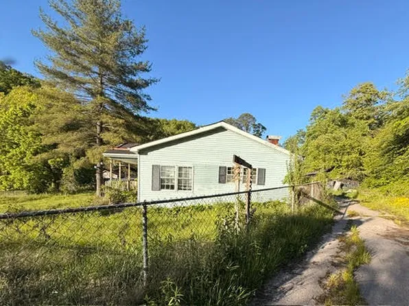 1199 E 221st Hwy, Bledsoe, KY 40810